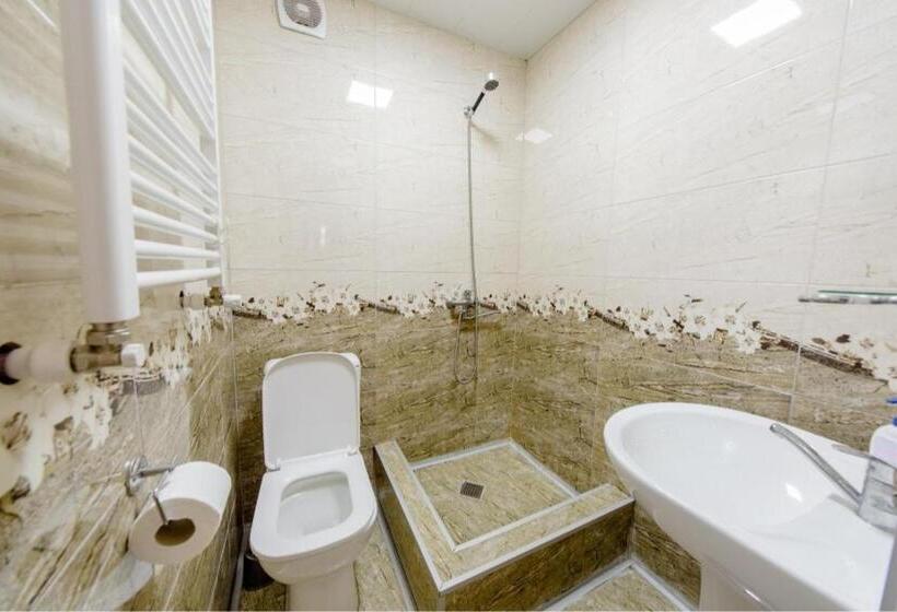 バルコニー付きスタンダードルーム, Cozy Hotel Kazbegi