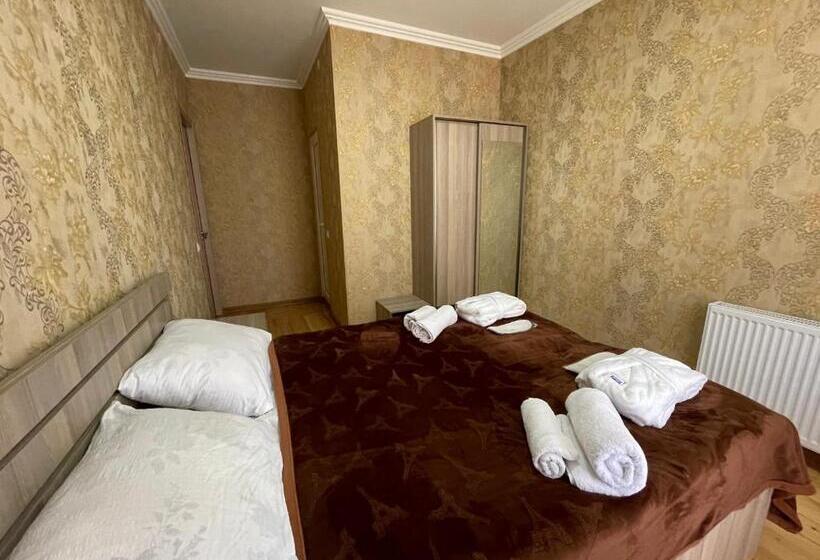 バルコニー付きスタンダードルーム, Cozy Hotel Kazbegi