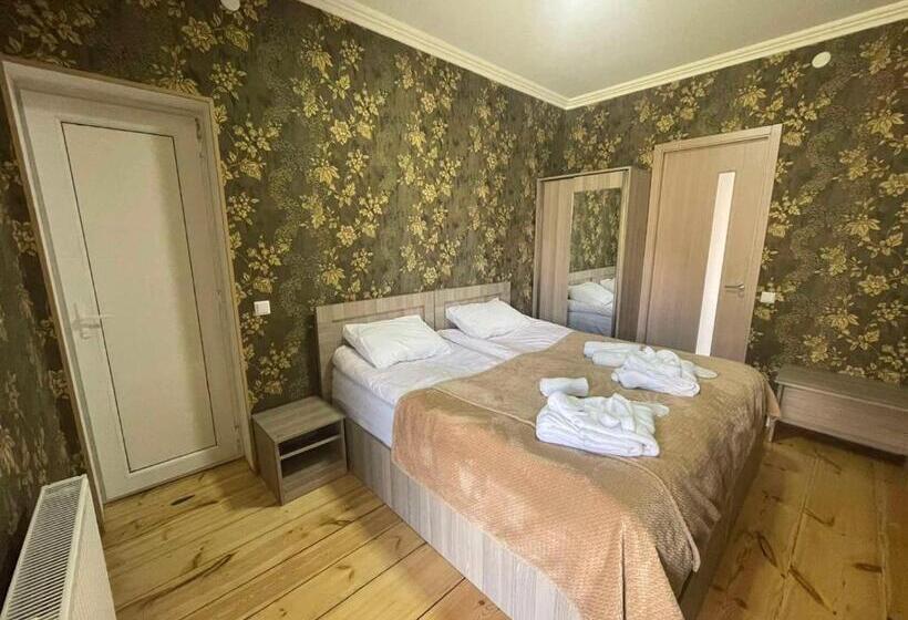 バルコニー付きスタンダードルーム, Cozy Hotel Kazbegi
