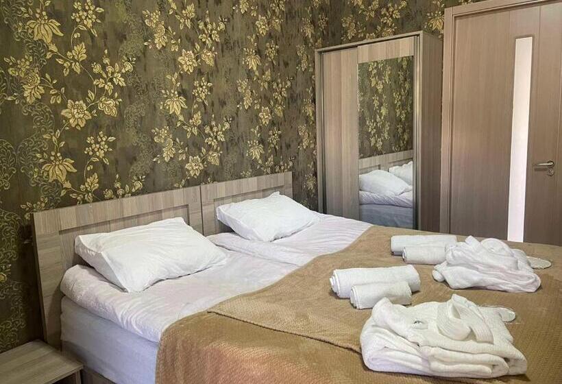 バルコニー付きスタンダードルーム, Cozy Hotel Kazbegi