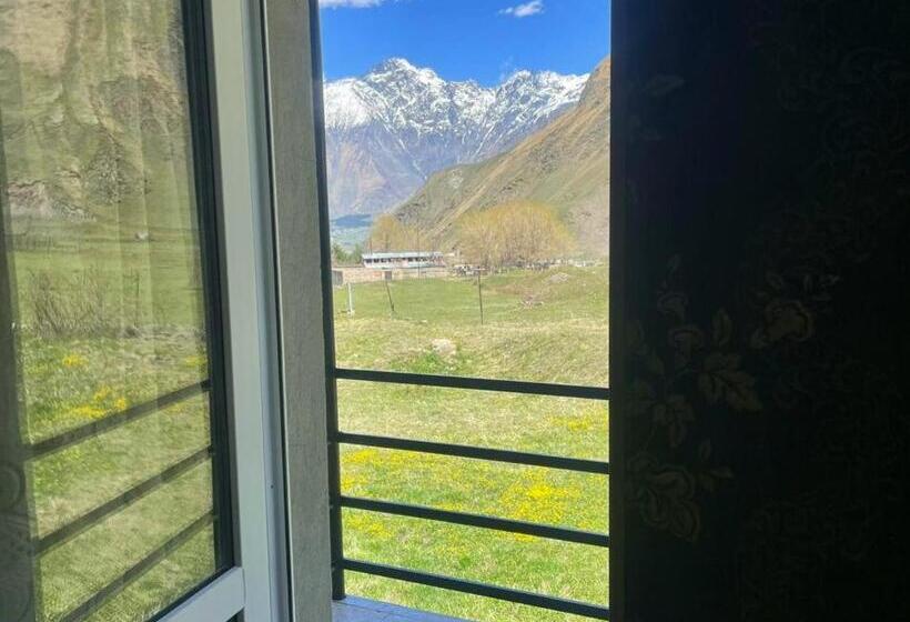 バルコニー付きスタンダードルーム, Cozy Hotel Kazbegi