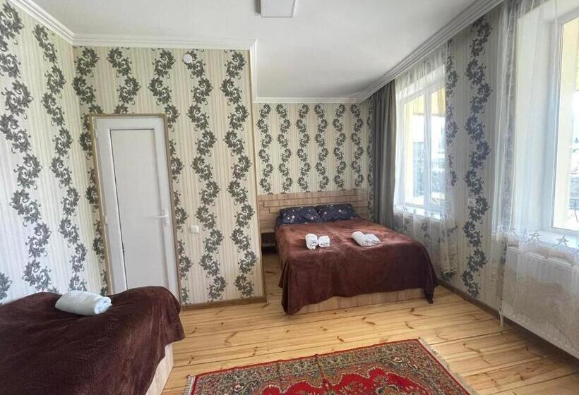 トリプルクラシックルーム, Cozy Hotel Kazbegi