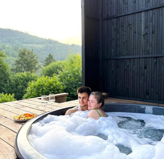 خانه 1 خوابه, Mirest   котеджі в горах із чаном джакузі