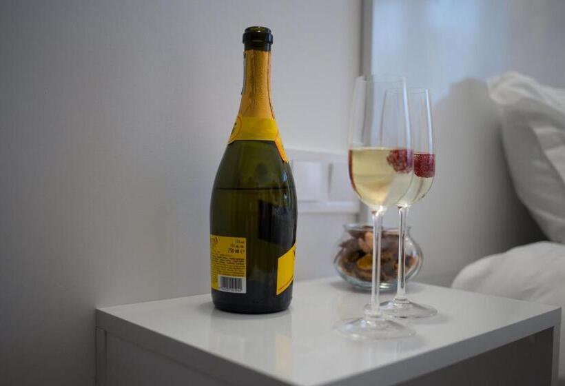 Номер Deluxe с Балконом, Complex Carol