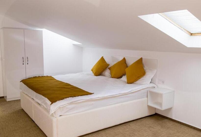 Номер Стандарт, Complex Carol