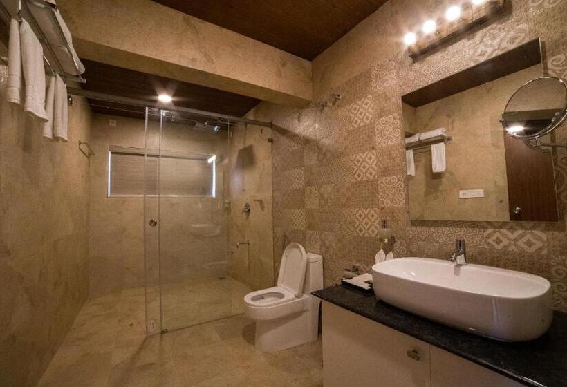 חדר דחוקס עם מיטת קינג, River Mist Resort