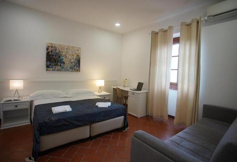 חדר משפחתי, Gli Ulivi Di Gino