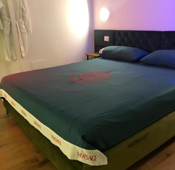 デラックスルーム, Suite61