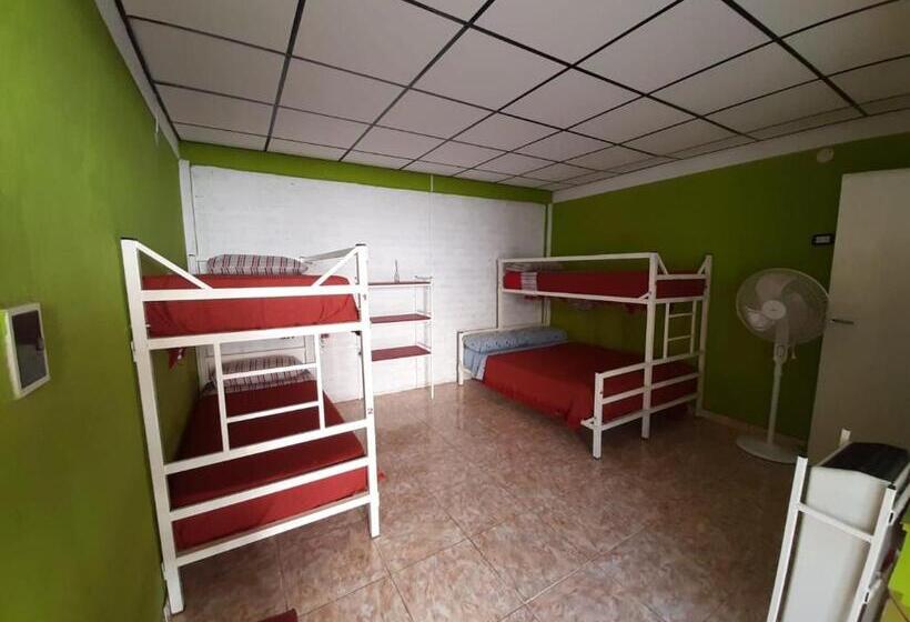 חדר משפחתי, Hostel Richieri