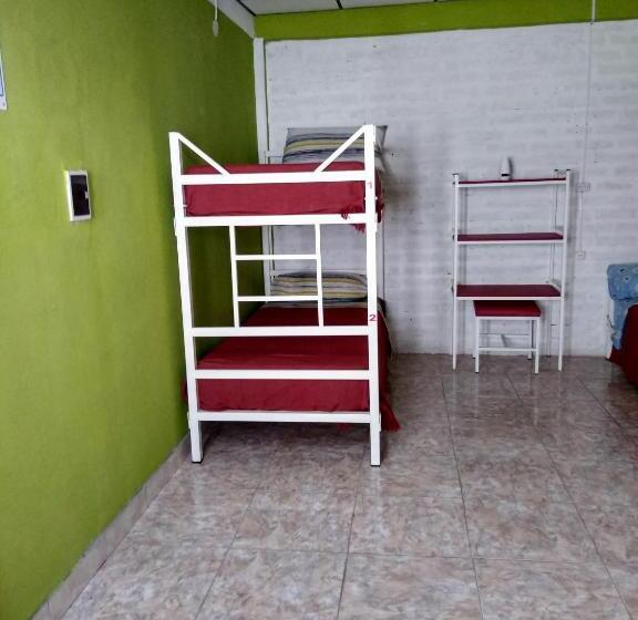 חדר משפחתי, Hostel Richieri