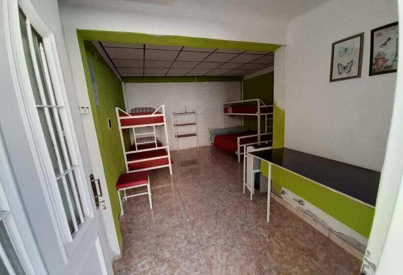 חדר משפחתי, Hostel Richieri