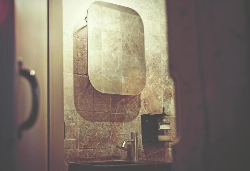 スタンダードルーム, La Petite Fabriek