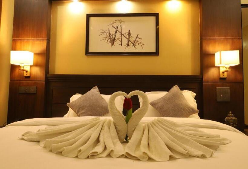 سوییت جونیور, Maden Inn