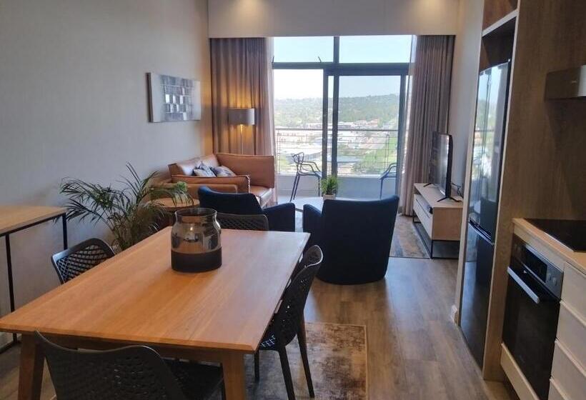Quarto Deluxe com Sacada, Menlyn Apartment