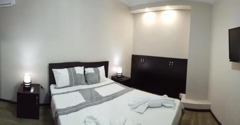 اتاق لوکس, Nino S Hotel On Tsamebuli