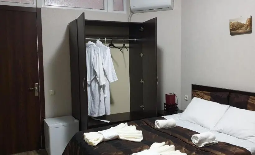 اتاق لوکس, Nino S Hotel On Tsamebuli