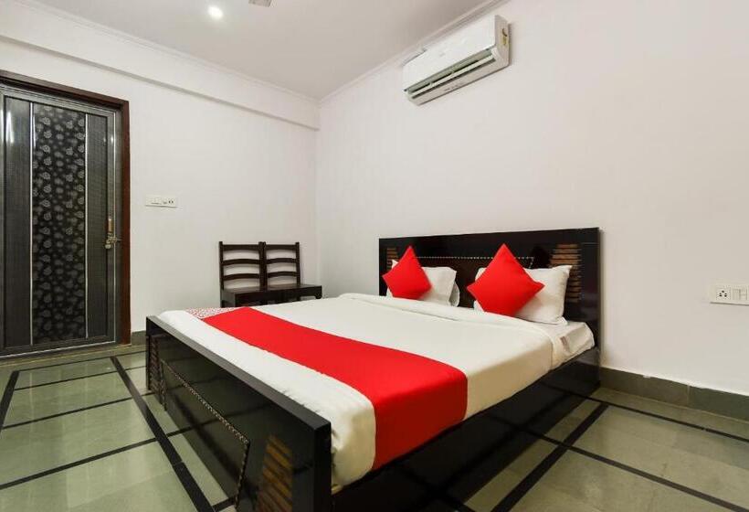 トリプルクラシックルーム, Oyo Flagship Hotel Sawraj Regency