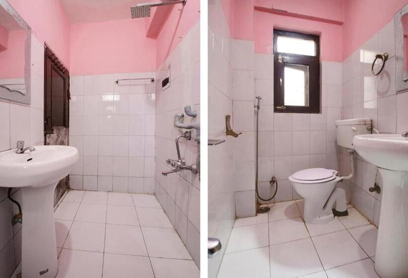 トリプルクラシックルーム, Oyo Hotel Azad