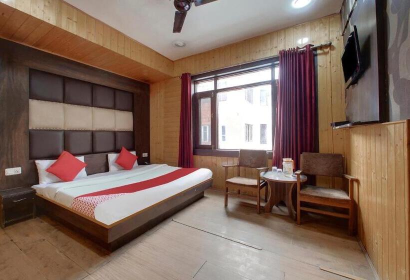Трехместный Номер Классика, Oyo Hotel Azad