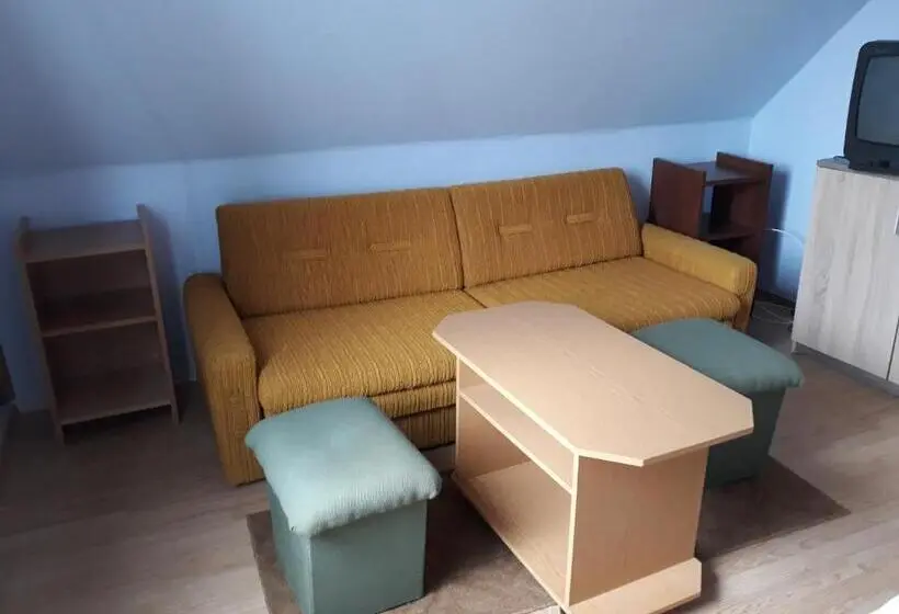 Talo 3 Makuuhuonetta, F 106 Vendégház