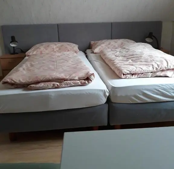 Talo 3 Makuuhuonetta, F 106 Vendégház