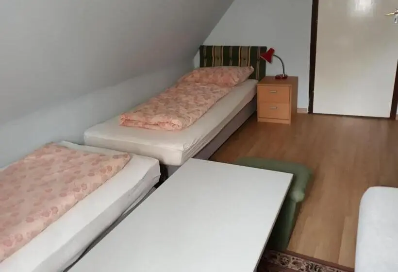 Talo 3 Makuuhuonetta, F 106 Vendégház