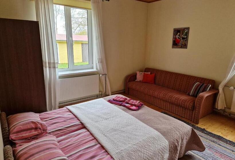 اتاق استاندارد سه نفره, Püha Guesthouse