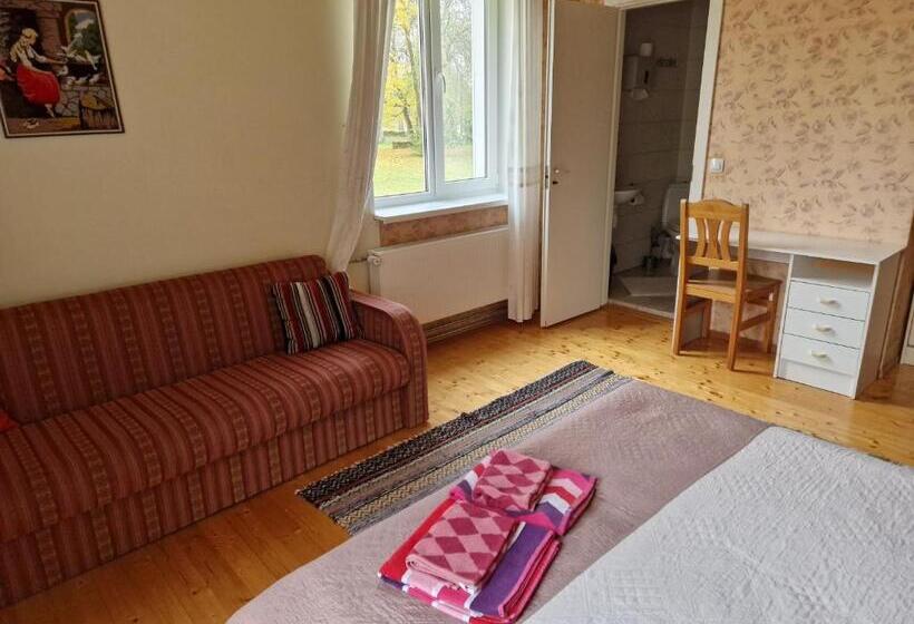 اتاق استاندارد سه نفره, Püha Guesthouse