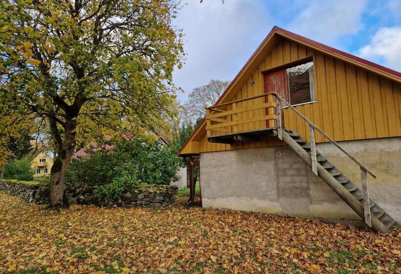 اتاق خانوادگی, Püha Guesthouse