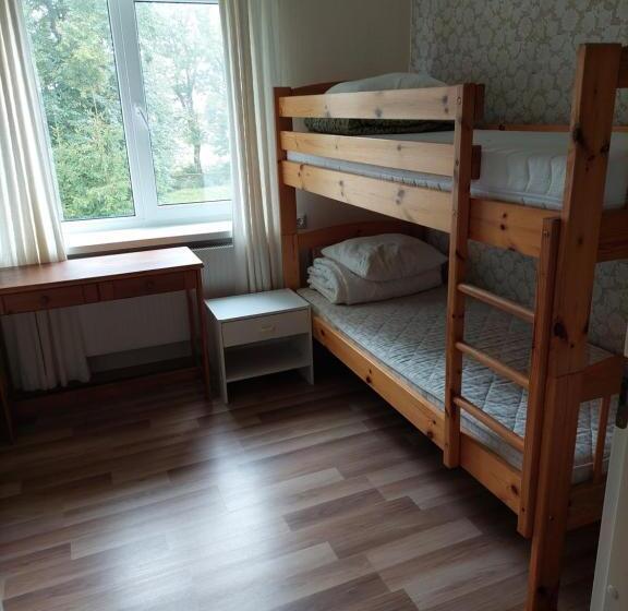 اتاق استاندارد سه تخته با سرویس بهداشتی مشترک, Püha Guesthouse