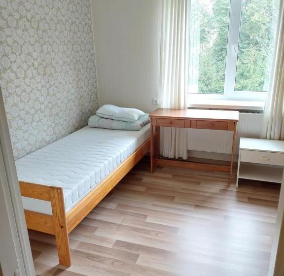 اتاق استاندارد سه تخته با سرویس بهداشتی مشترک, Püha Guesthouse