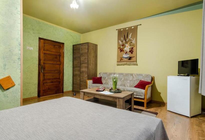 اتاق خانوادگی, Pensiunea Bucovina