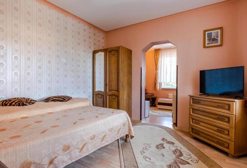 اتاق خانوادگی, Pensiunea Bucovina