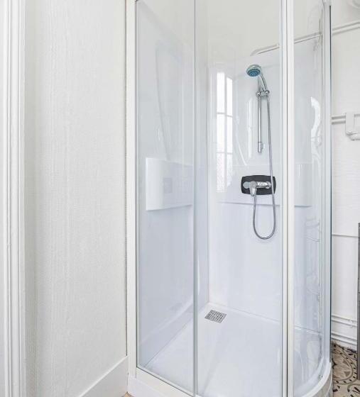 침실 1개 아파트, Un Air De Famille