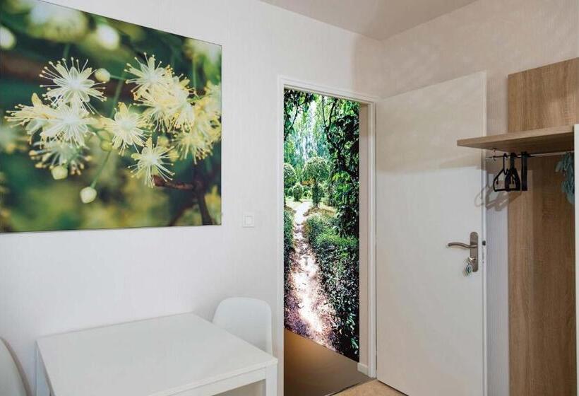 低层单卧公寓, Un Air De Famille