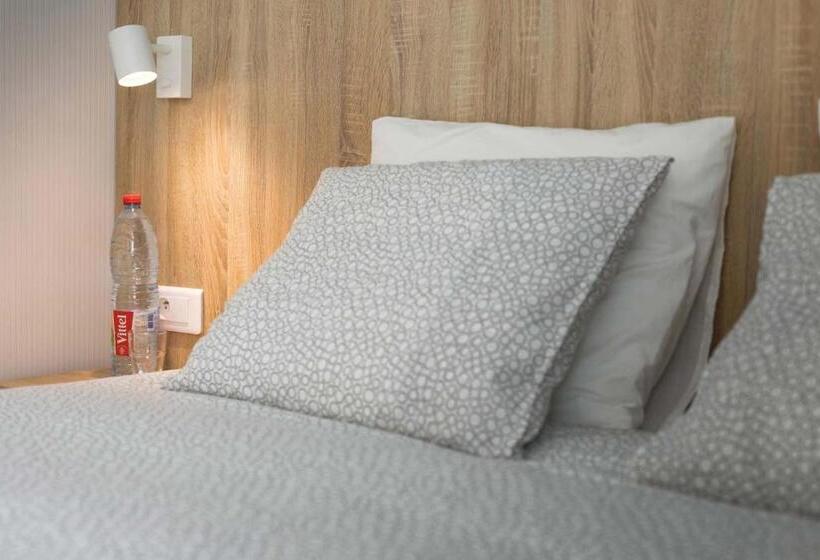 스탠다드 룸, Un Air De Famille