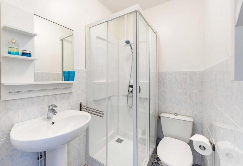 스탠다드 룸, Un Air De Famille