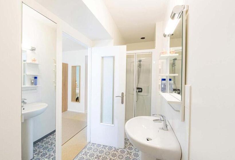 스위트, Un Air De Famille