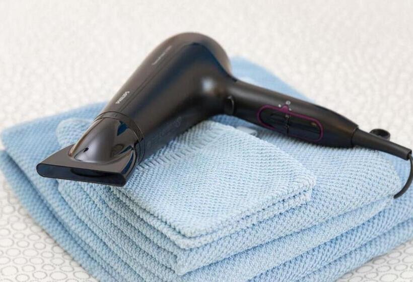 스탠다드 싱글 룸, Un Air De Famille