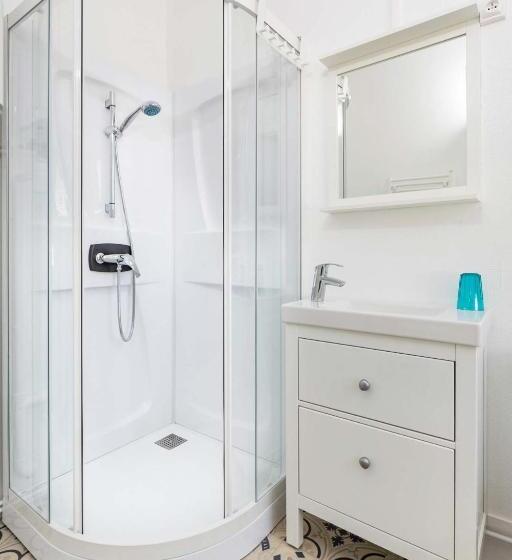 침실 1개 아파트, Un Air De Famille