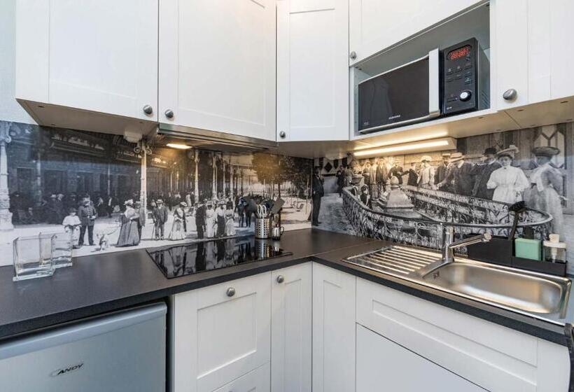 침실 1개 아파트, Un Air De Famille