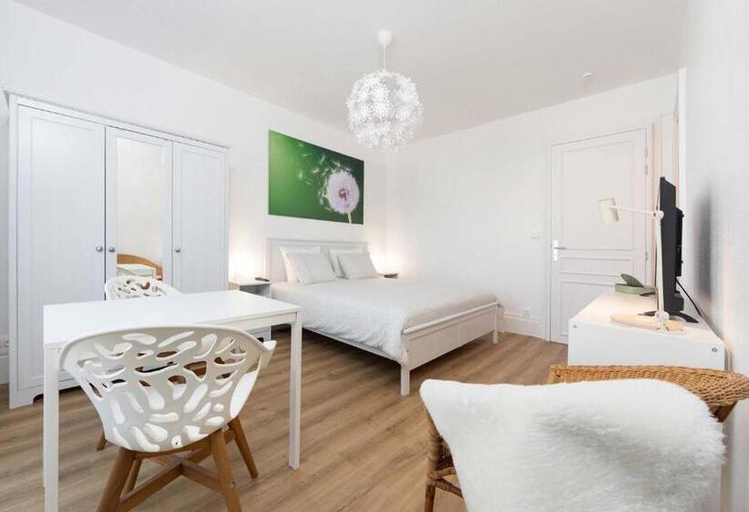 침실 1개 아파트, Un Air De Famille