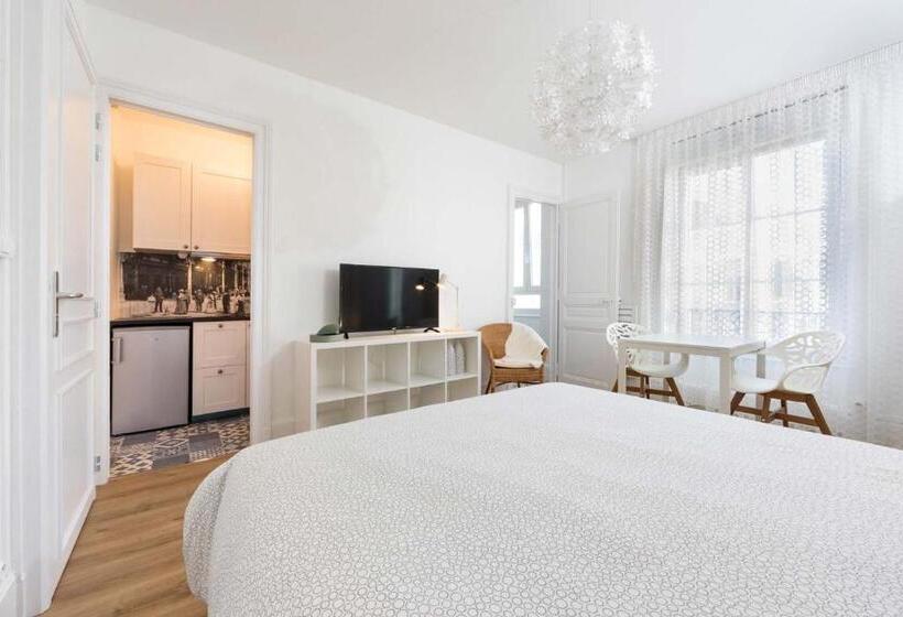 침실 1개 아파트, Un Air De Famille