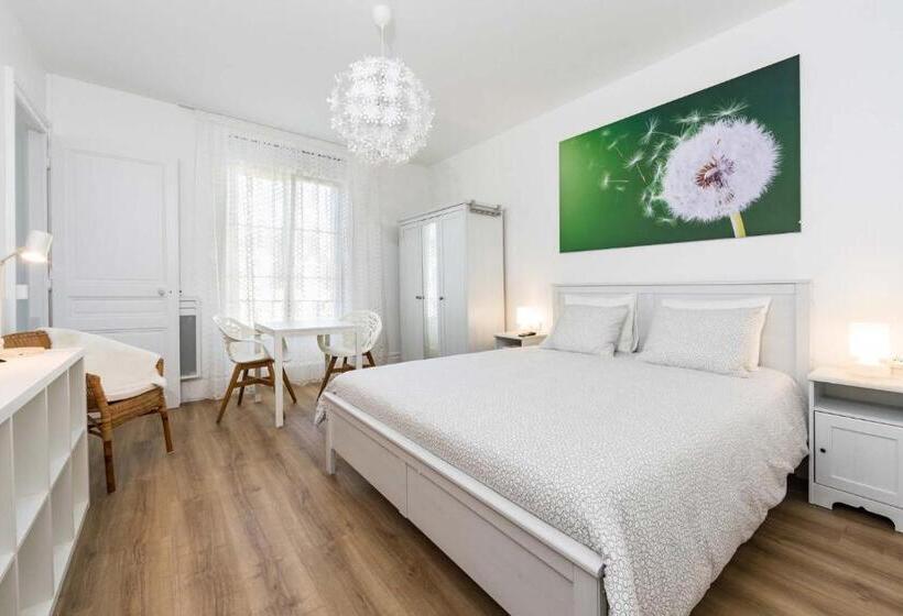 침실 1개 아파트, Un Air De Famille