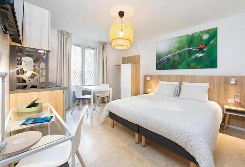 低层单卧公寓, Un Air De Famille