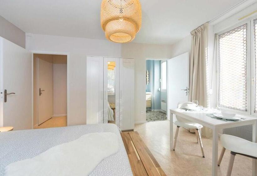 침실 1개 테라스 아파트, Un Air De Famille