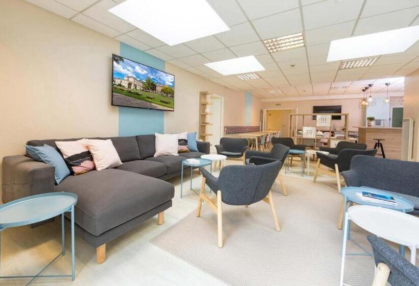 스탠다드 룸, Un Air De Famille