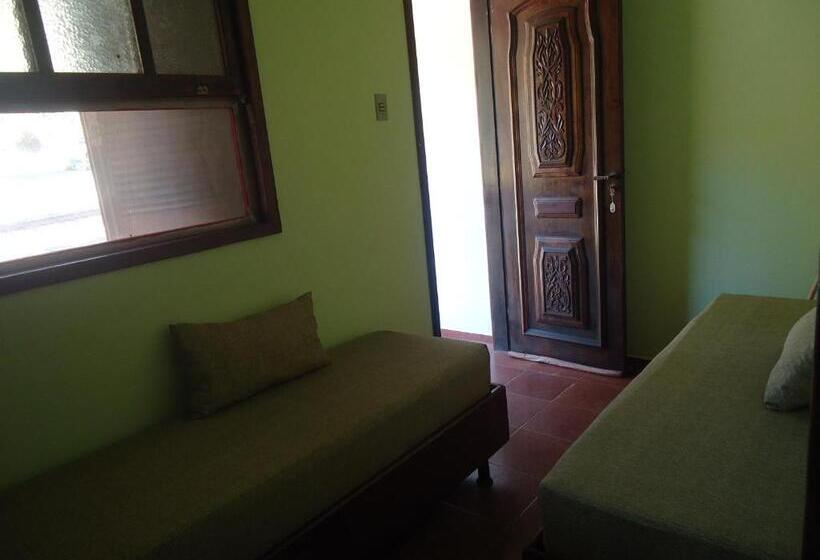 חדר אקונומי לארבעה, Pousada Dona Esmeralda