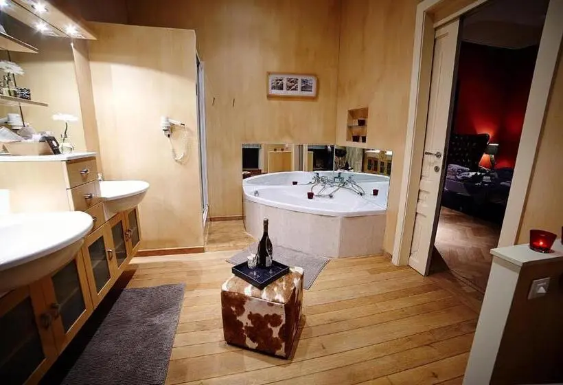 سوییت لوکس, B&b Au Clair Obscur