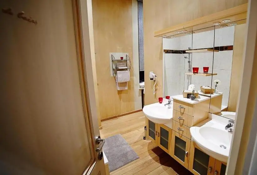 اتاق استاندارد با چشمانداز باغ, B&b Au Clair Obscur